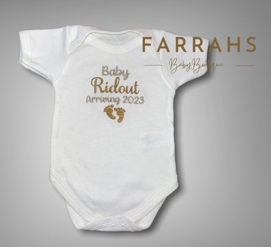 Pregnancy announcement personalised footprints vests